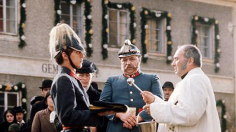 HISTORIE backdrop