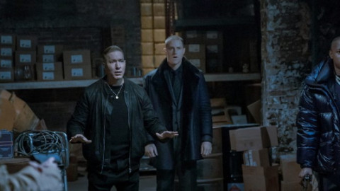 Spannung und mehr backdrop